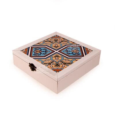 جعبه پذیرایی‏ چوبی‏ مربع‏ کاشی‏ سایز ‏23‏cm‏ رنگ ‏سفید‏ طرح ‏اسلیمی‏ 